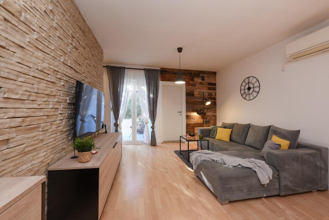 L&R Luxury Apartment- Free Parking Zadar Bagian luar foto
