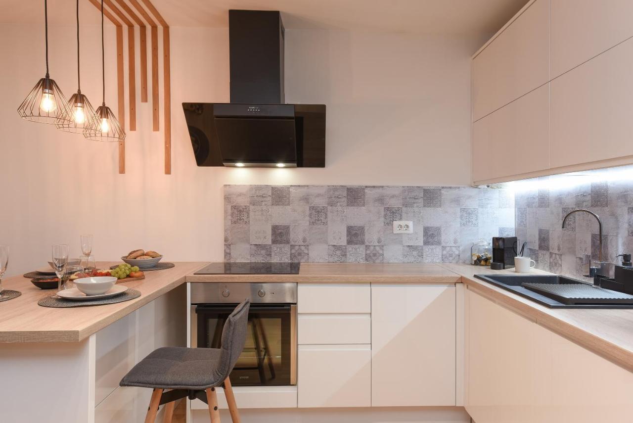 L&R Luxury Apartment- Free Parking Zadar Bagian luar foto