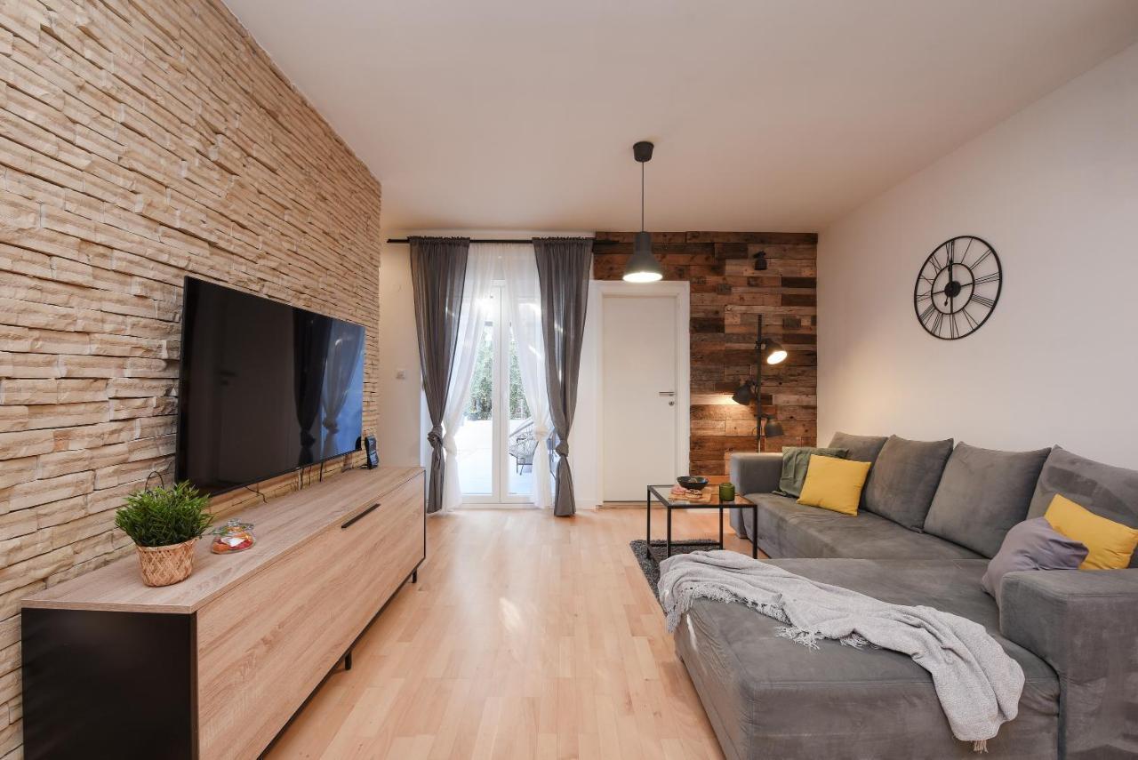L&R Luxury Apartment- Free Parking Zadar Bagian luar foto