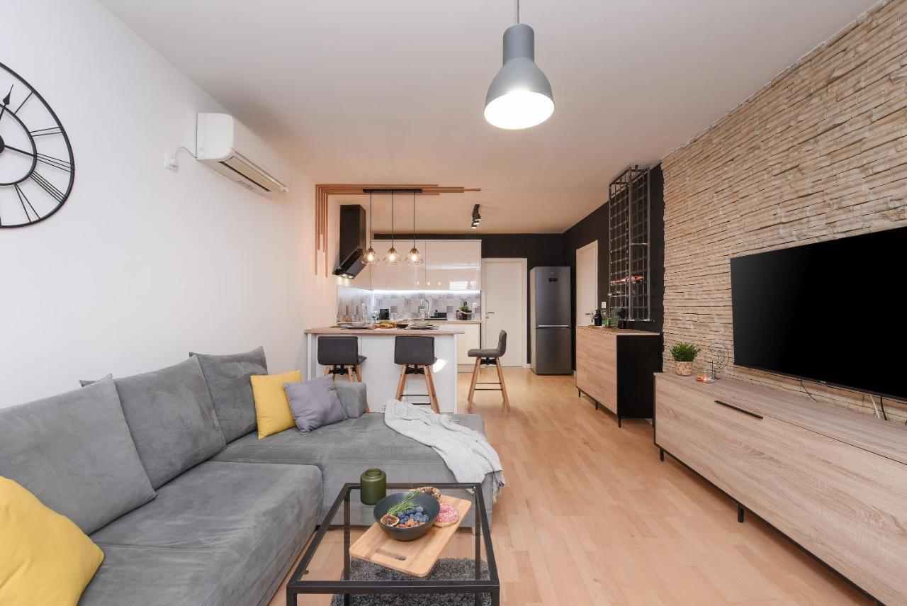 L&R Luxury Apartment- Free Parking Zadar Bagian luar foto